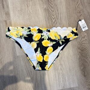 Shade and shore bikini bottom size XL lemons scalloped edges. New with tags.